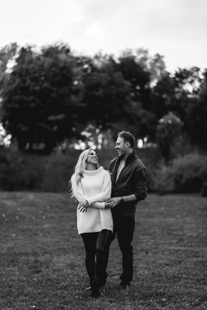 how to make your couple comfortable for their photos