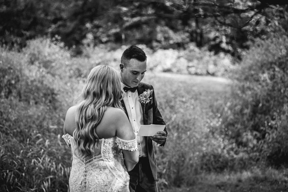 groom reads vows during first look